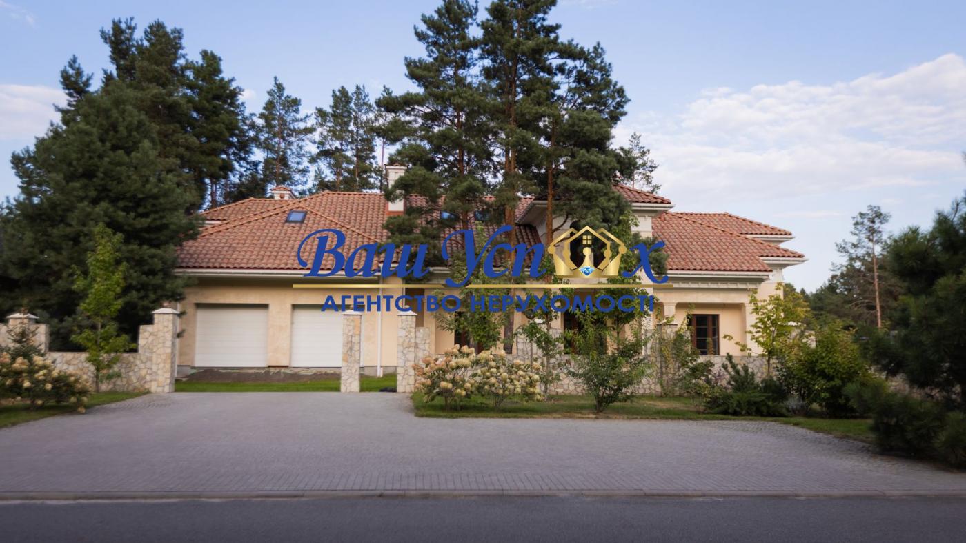 Продаж будинку  в городке в лесу , с выходом на реку. Дамба .