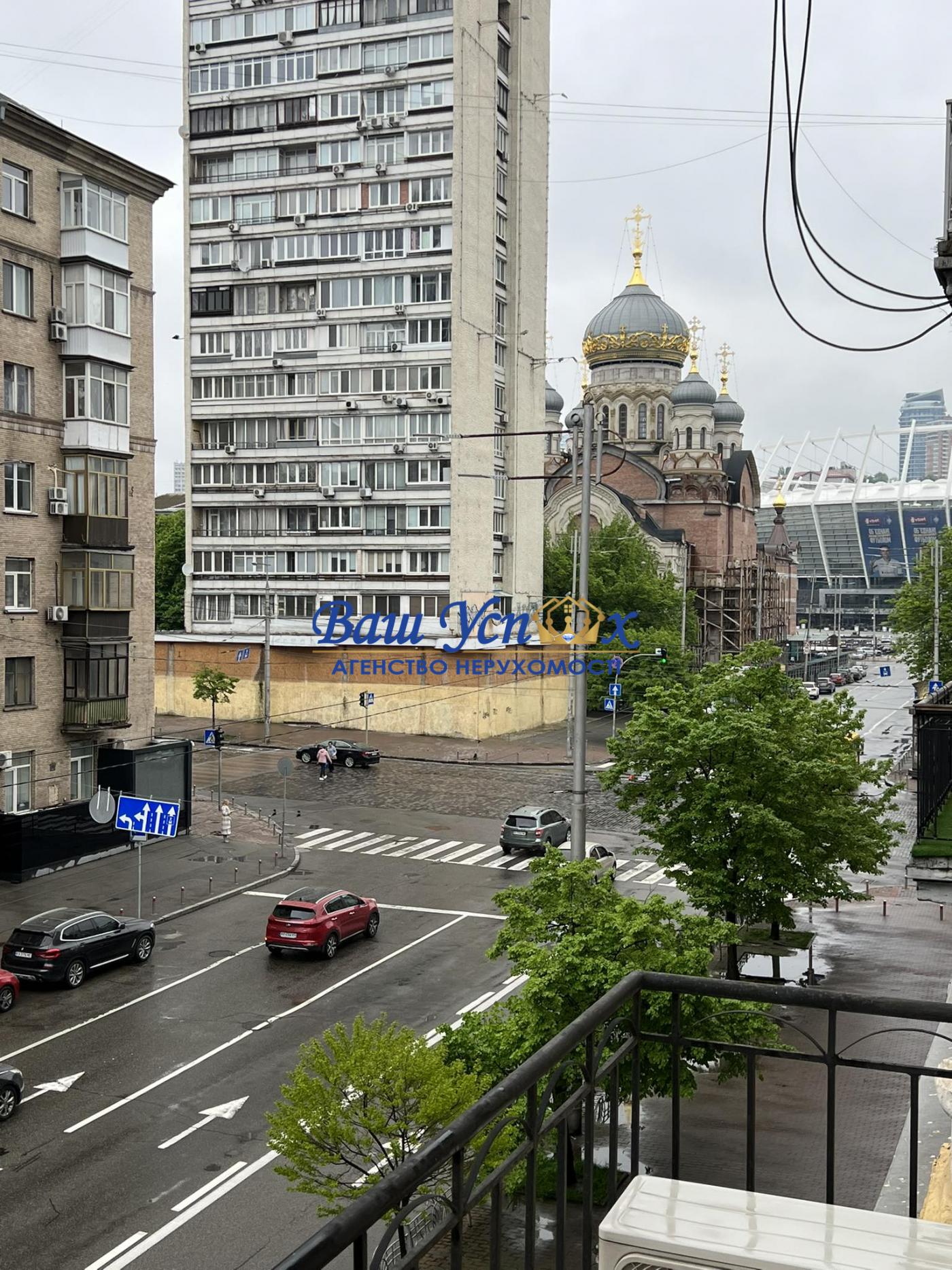 Продажа 4 ком с ремонтом  царский дом  ул. Жилянская, Классика