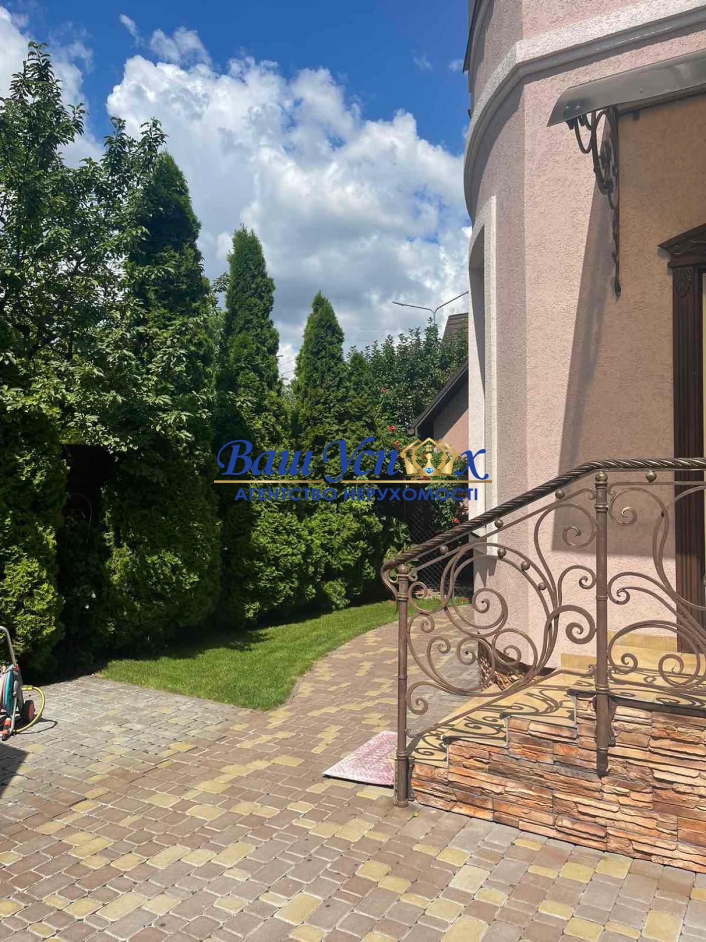 Продажа дома с ремонтом и бассейном   район Осокорки.