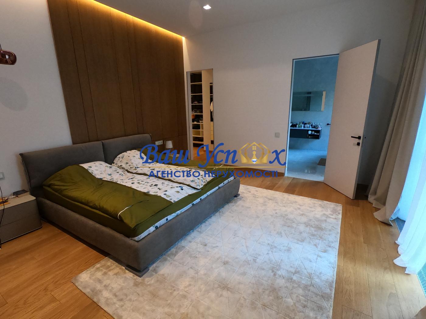 Продаж будинку з ремонтом  у лісі в КГ Riviera Village
