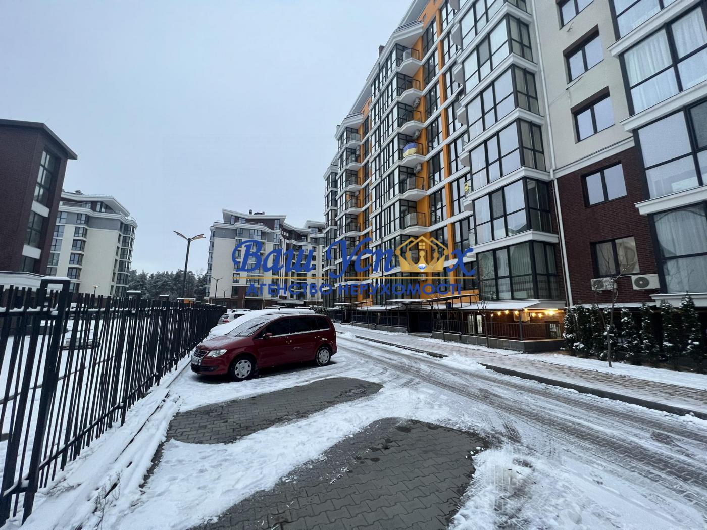Продажа отдельно стоящего здания Гостомель в  ЖК  в лесу.