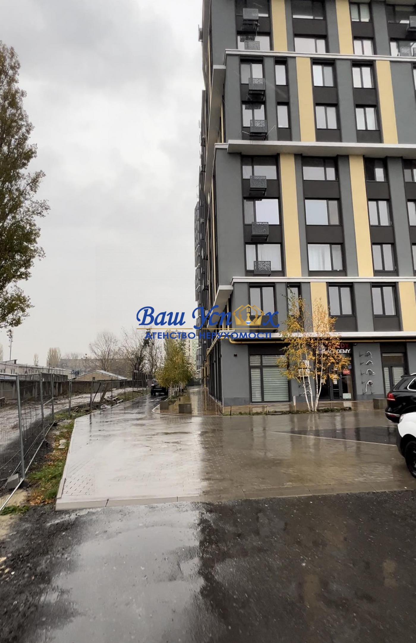 Продажа 1 ком с ремонтом и мебелью . вулиця  Ломоносова 40