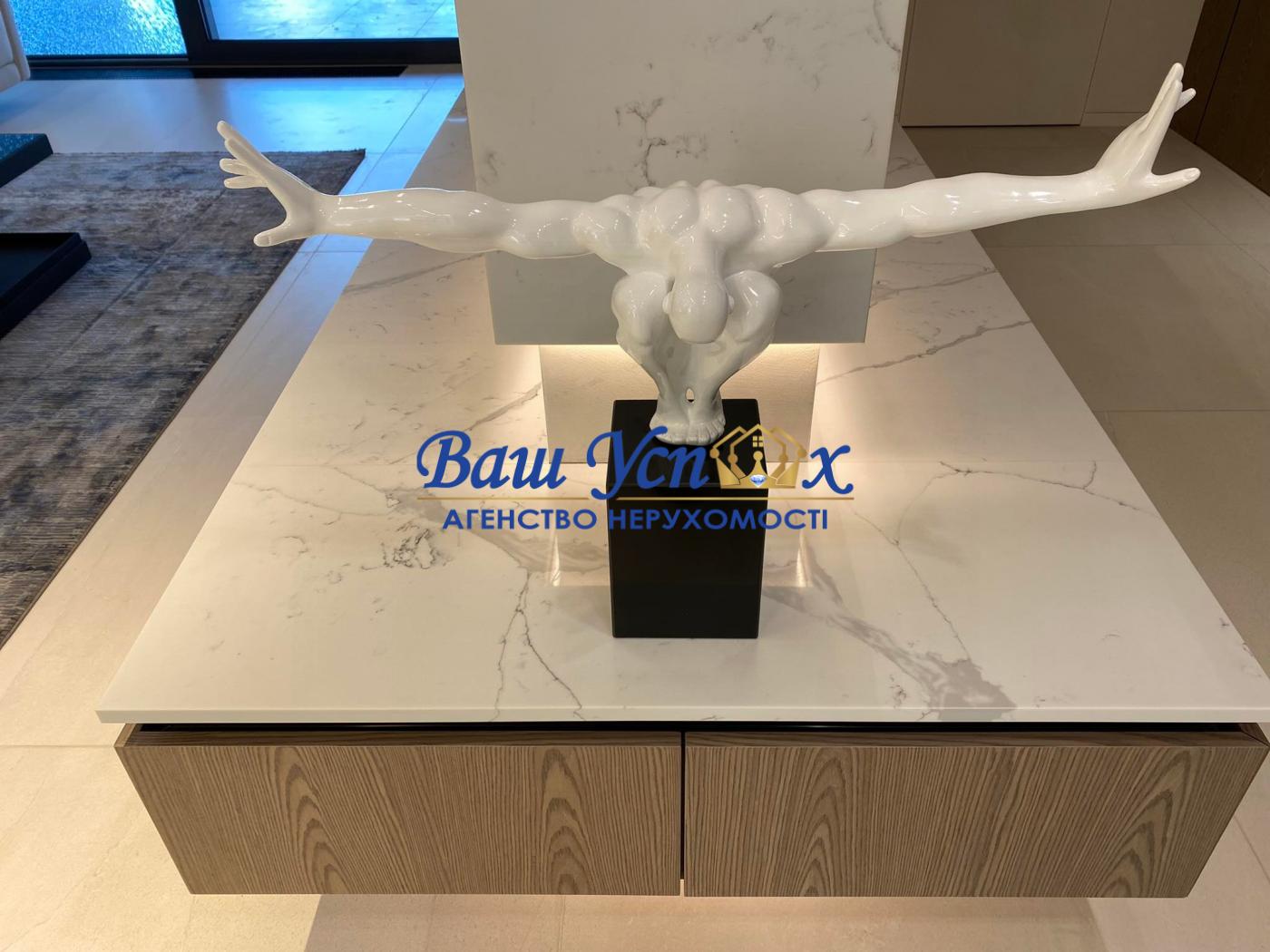 Продажа дома с выходом на воду .КГ Riviera Village