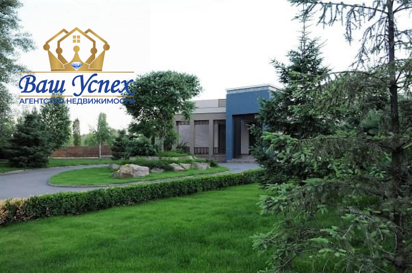 Аренда современного дома с бассейном и выходом на реку