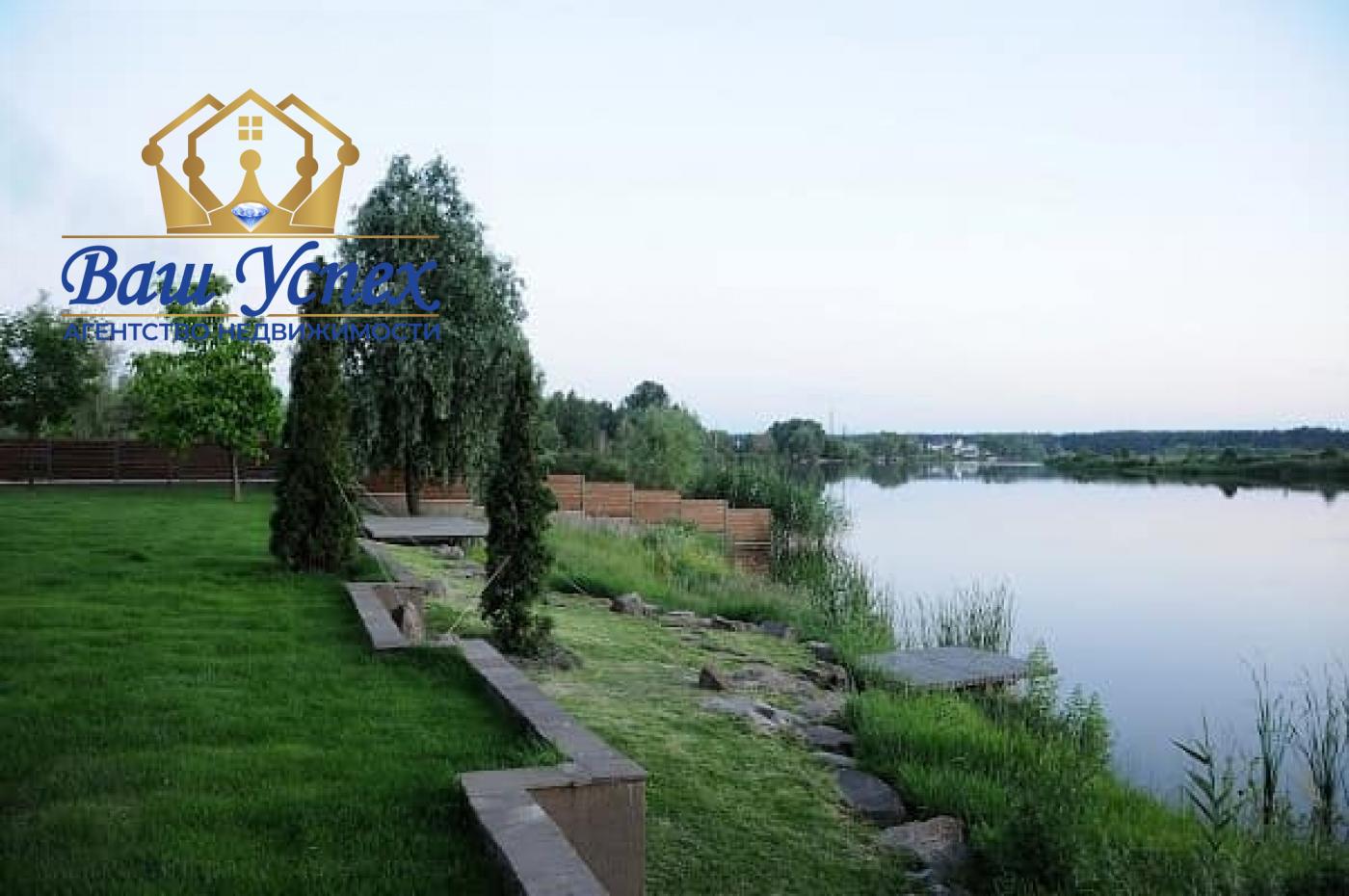 Аренда современного дома с бассейном и выходом на реку