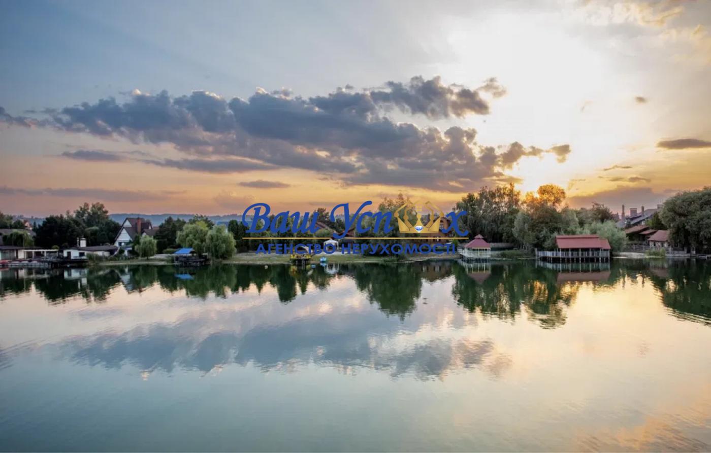Продажа дома с ремонтом в городке возле озера .село Романков
