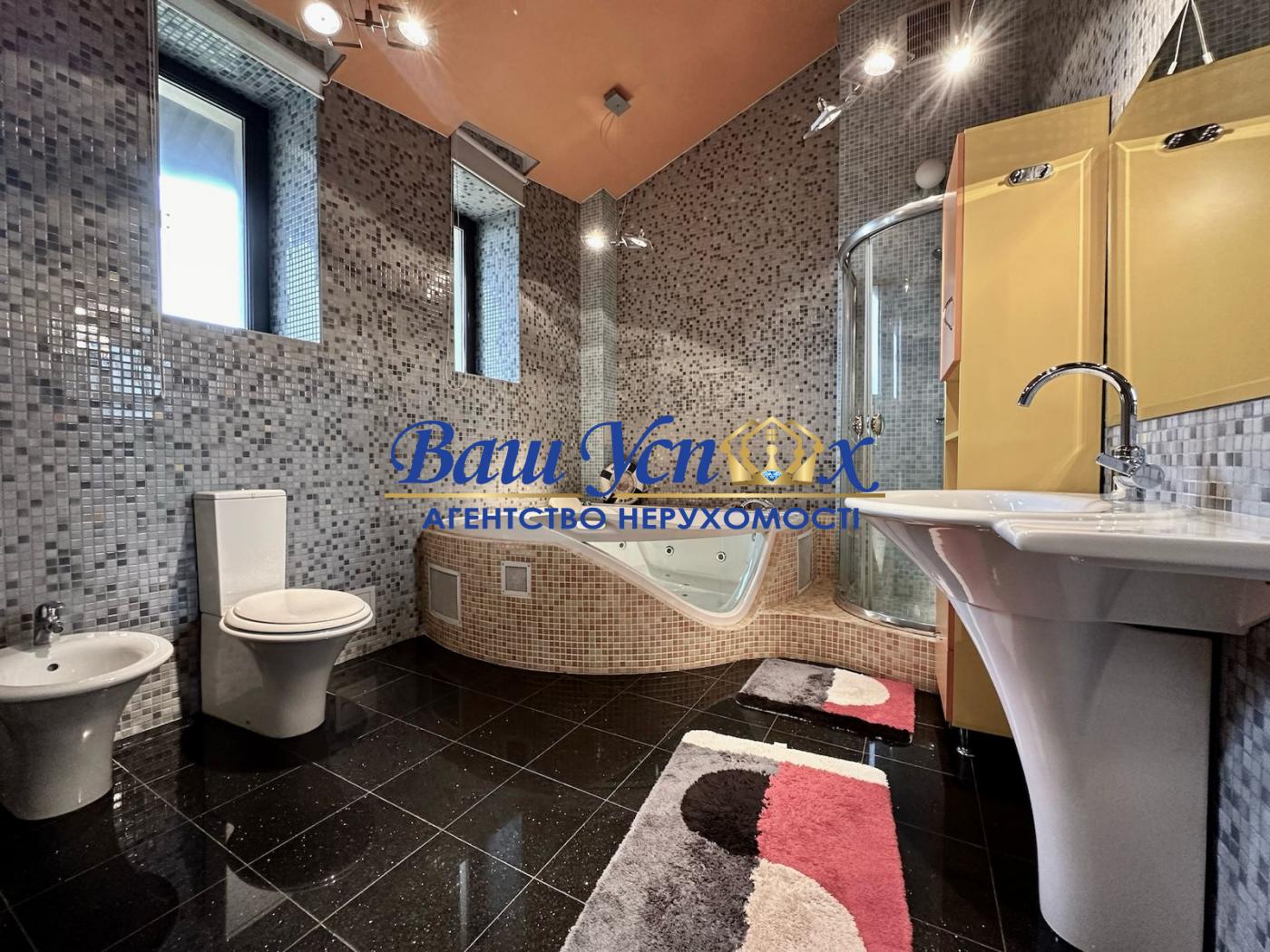 Продаж будинка з ремонтом в центре Киева . район Совки .