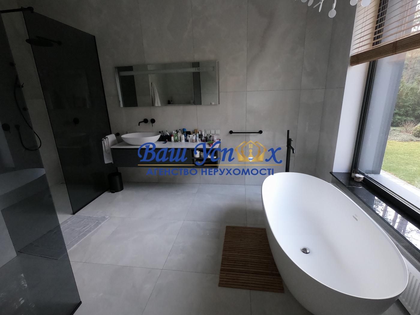 Продаж будинку з ремонтом  у лісі в КГ Riviera Village