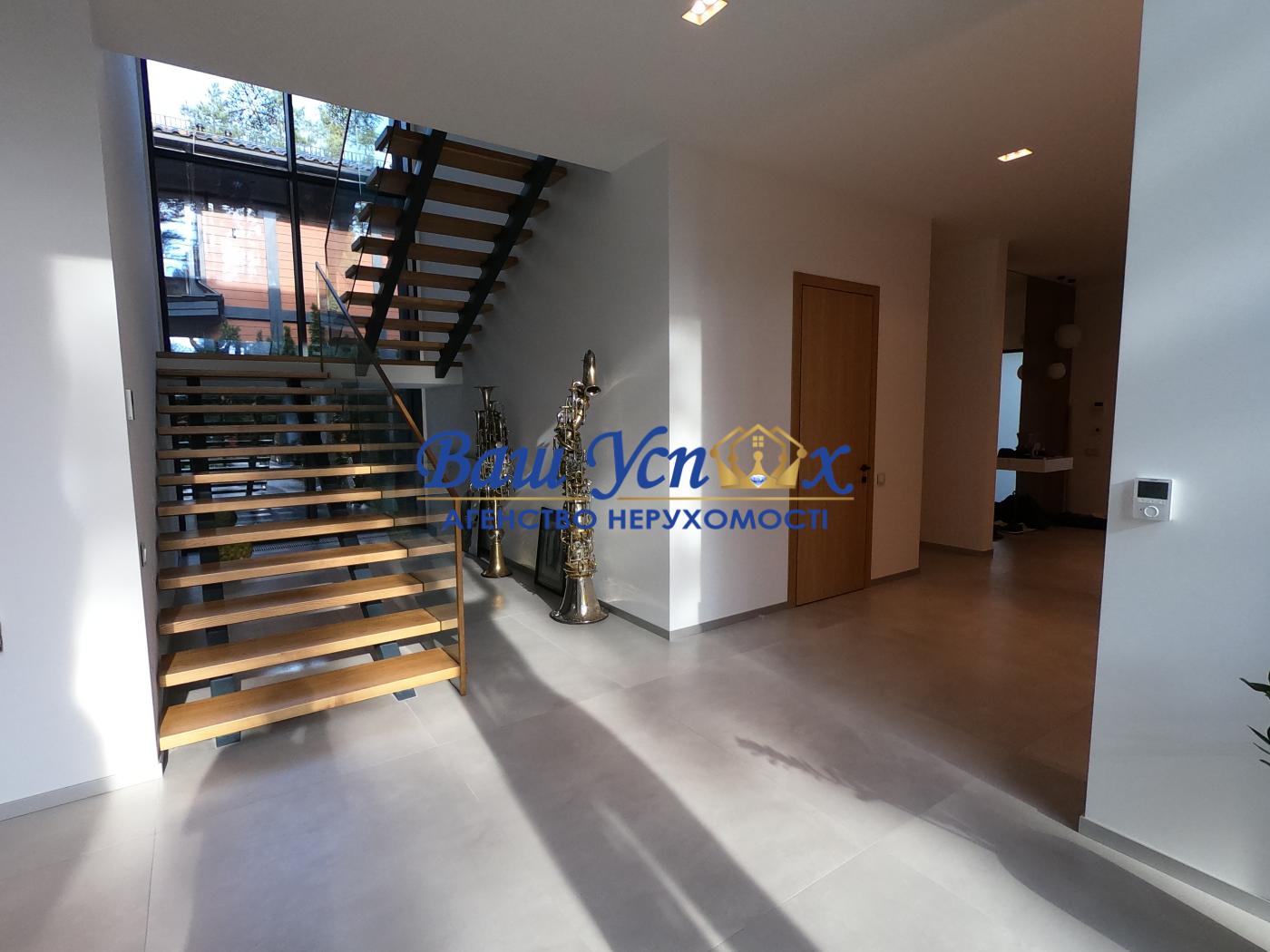 Продаж будинку з ремонтом  у лісі в КГ Riviera Village