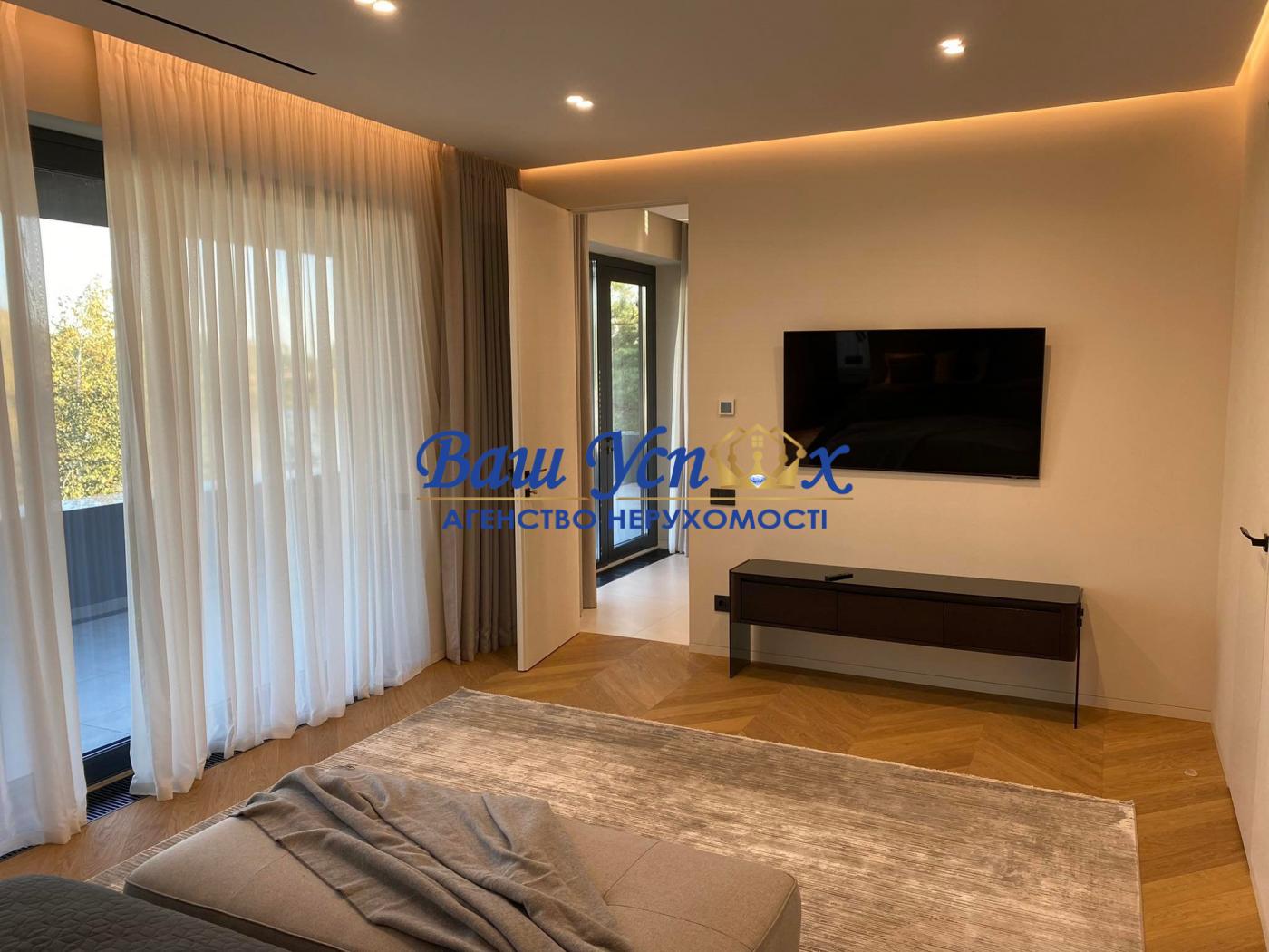 Продажа дома с выходом на воду .КГ Riviera Village
