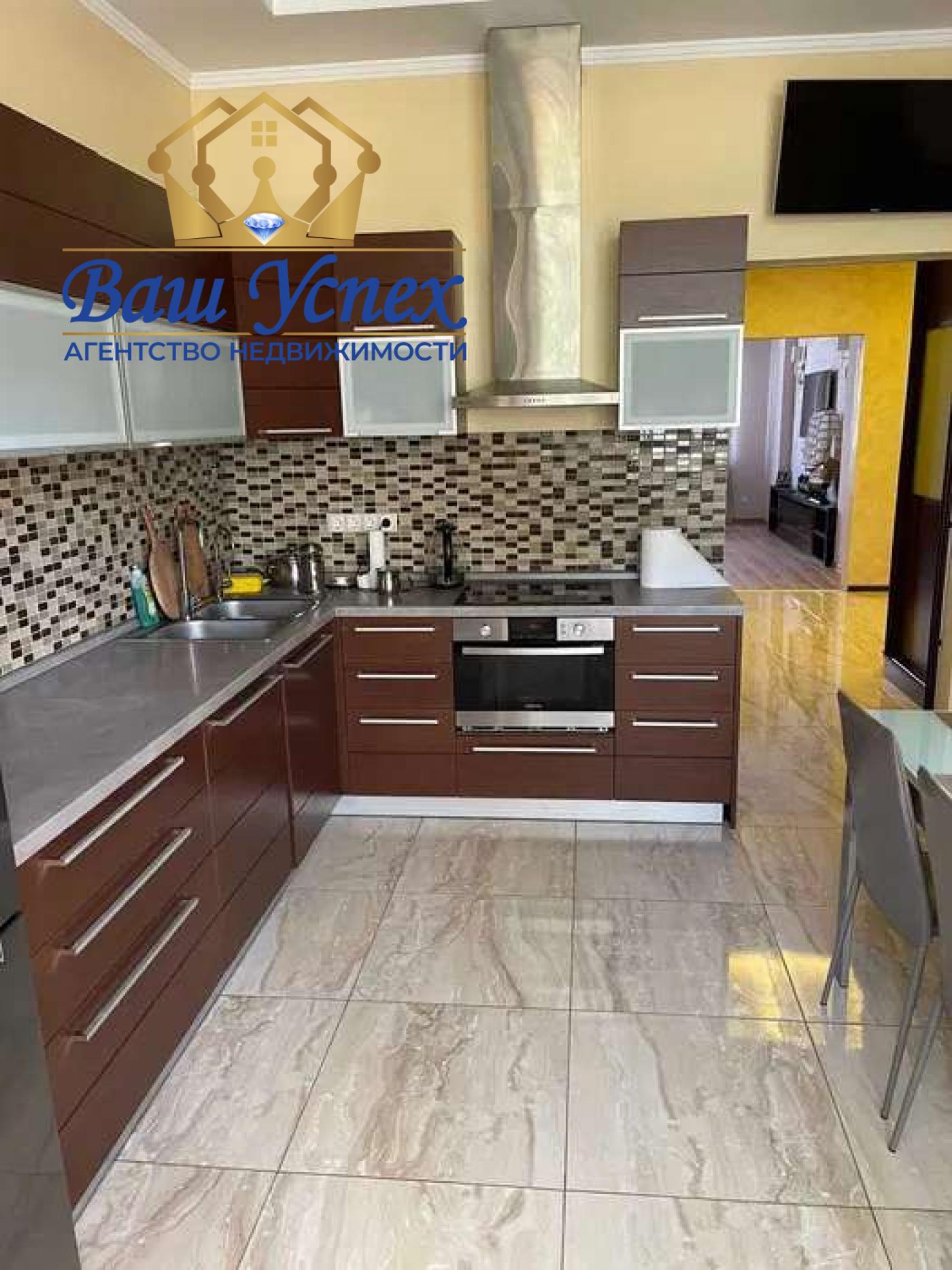 Продам 3 ком квартиру  по ул. Вячеслава Чорновола 29а.Метро Лукьяновская