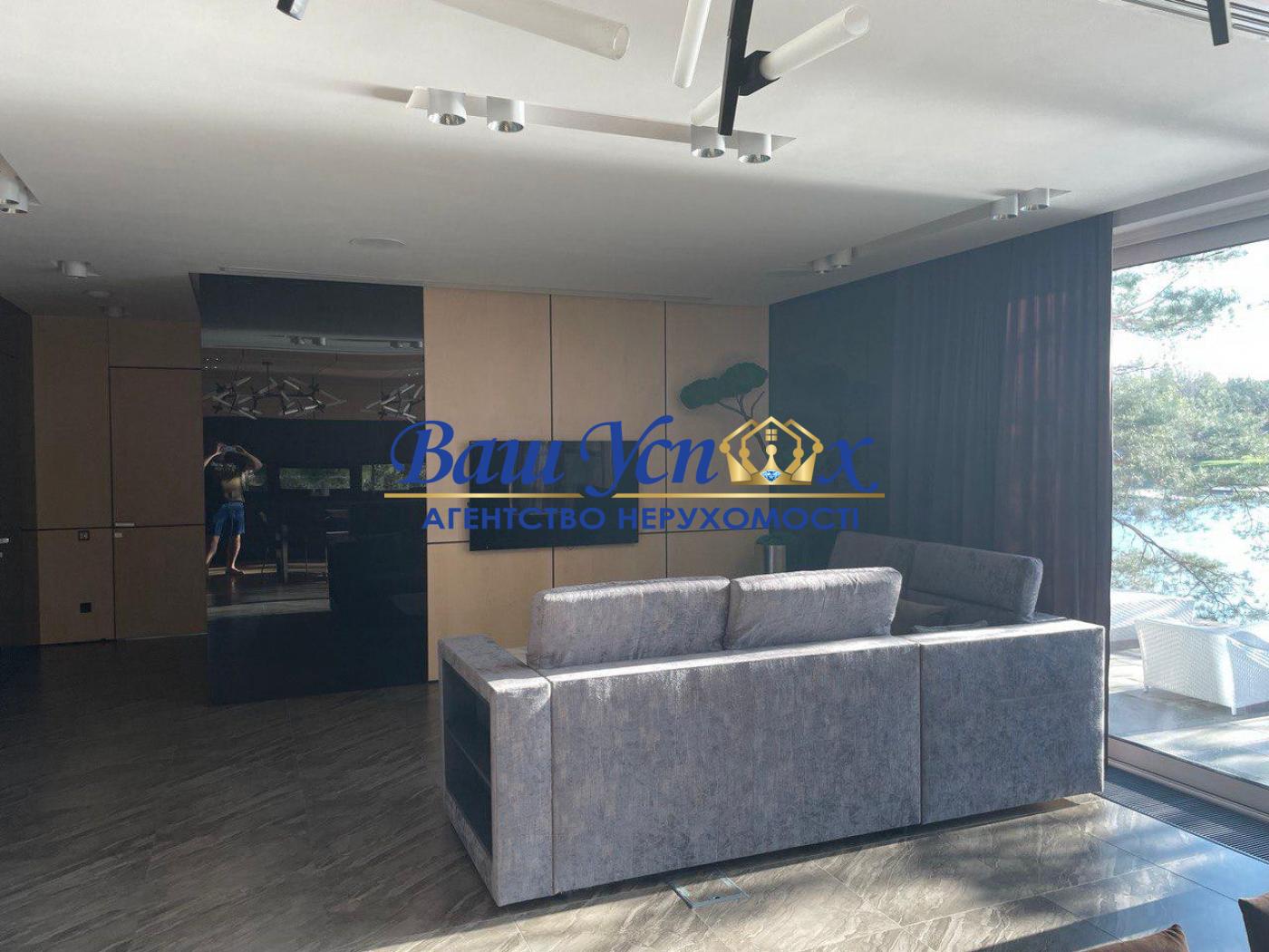 Оренда современного дома с выходом на реку .  КГ Riviera Village