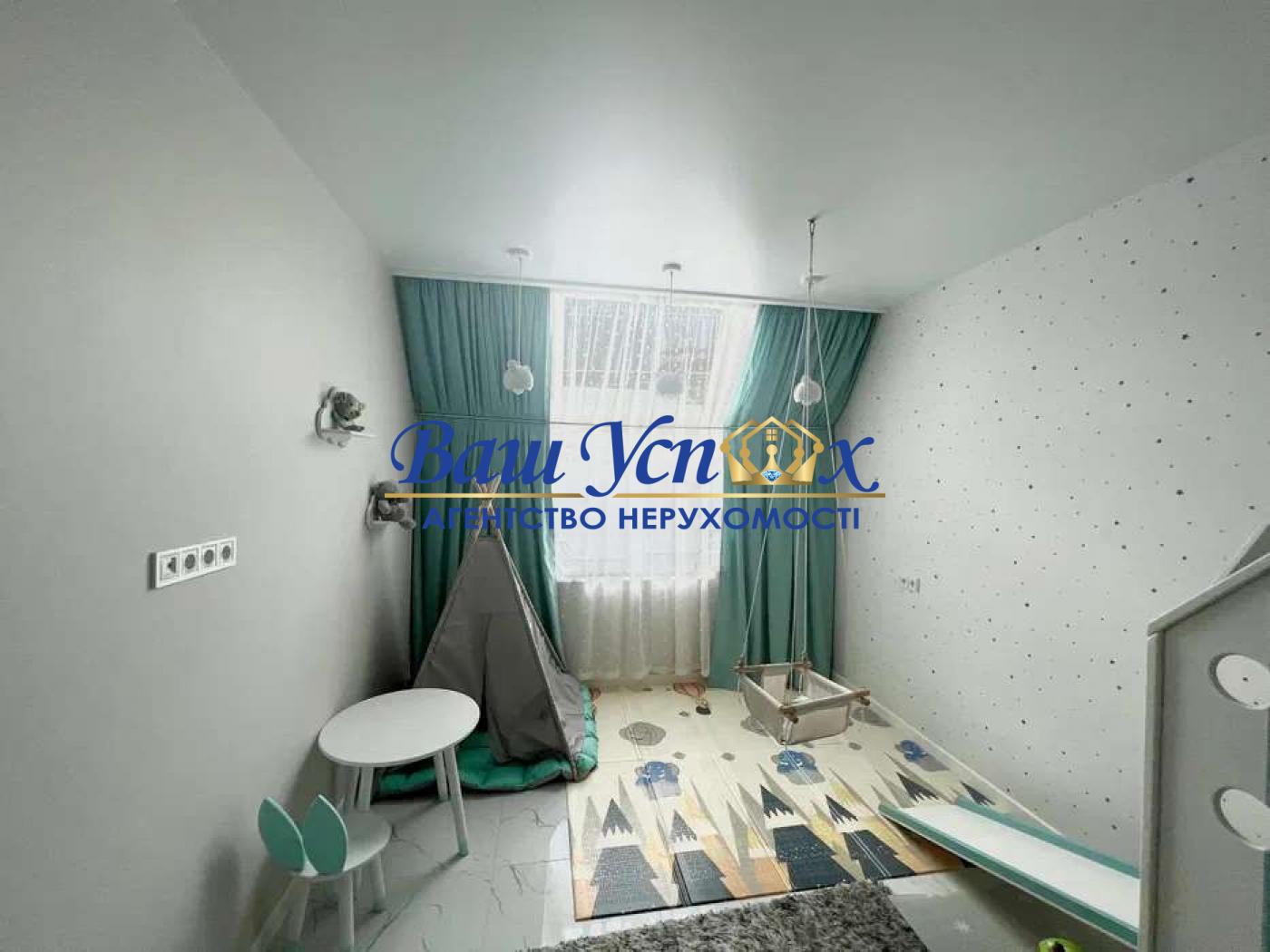 Продаж таунхауса с современным ремонтом.  БЦ Ocean Plaza