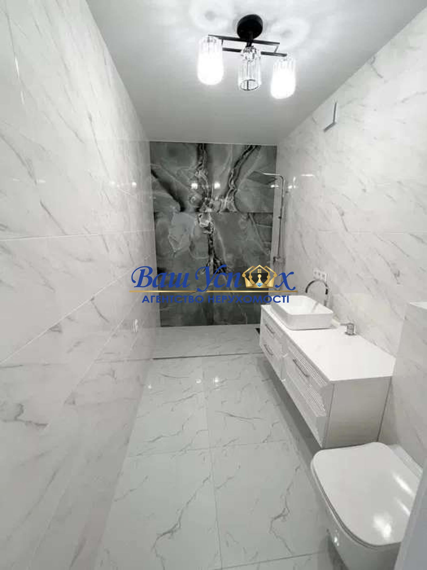 Продаж таунхауса с современным ремонтом.  БЦ Ocean Plaza