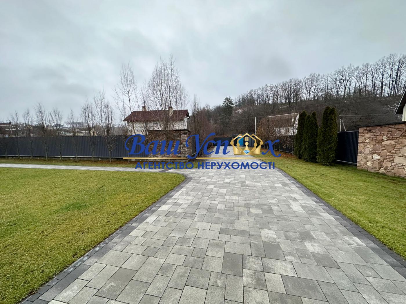Продаж будинка з ремонтом село Лесники. Новый  дом с бассейном .