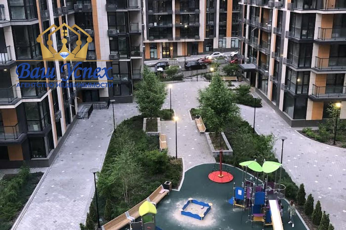 Продается 3 ком квартира по ул. Джона Маккейна. Метро Лыбедская