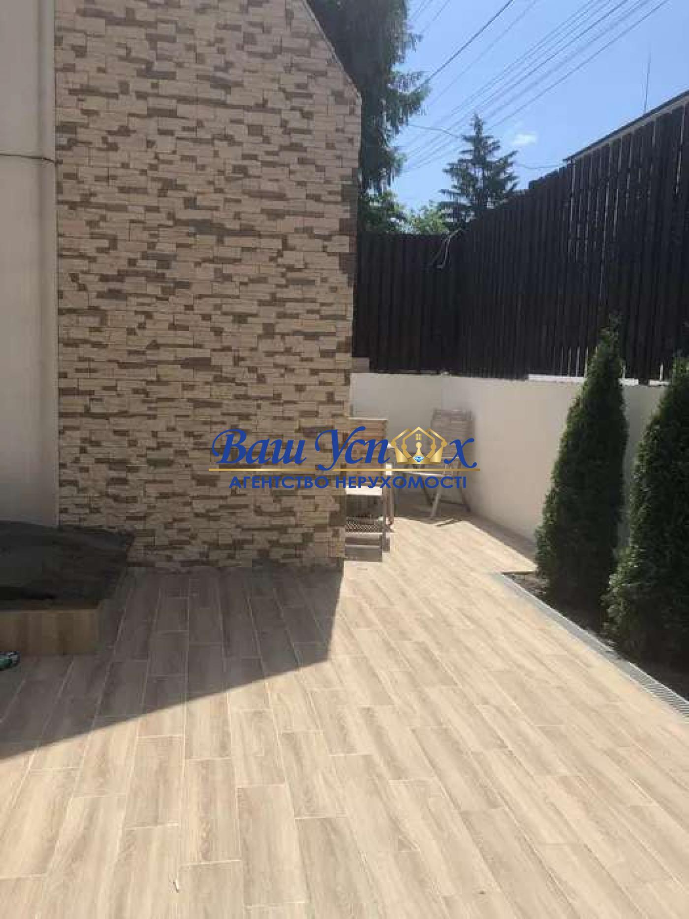 Продаж таунхауса с современным ремонтом.  БЦ Ocean Plaza