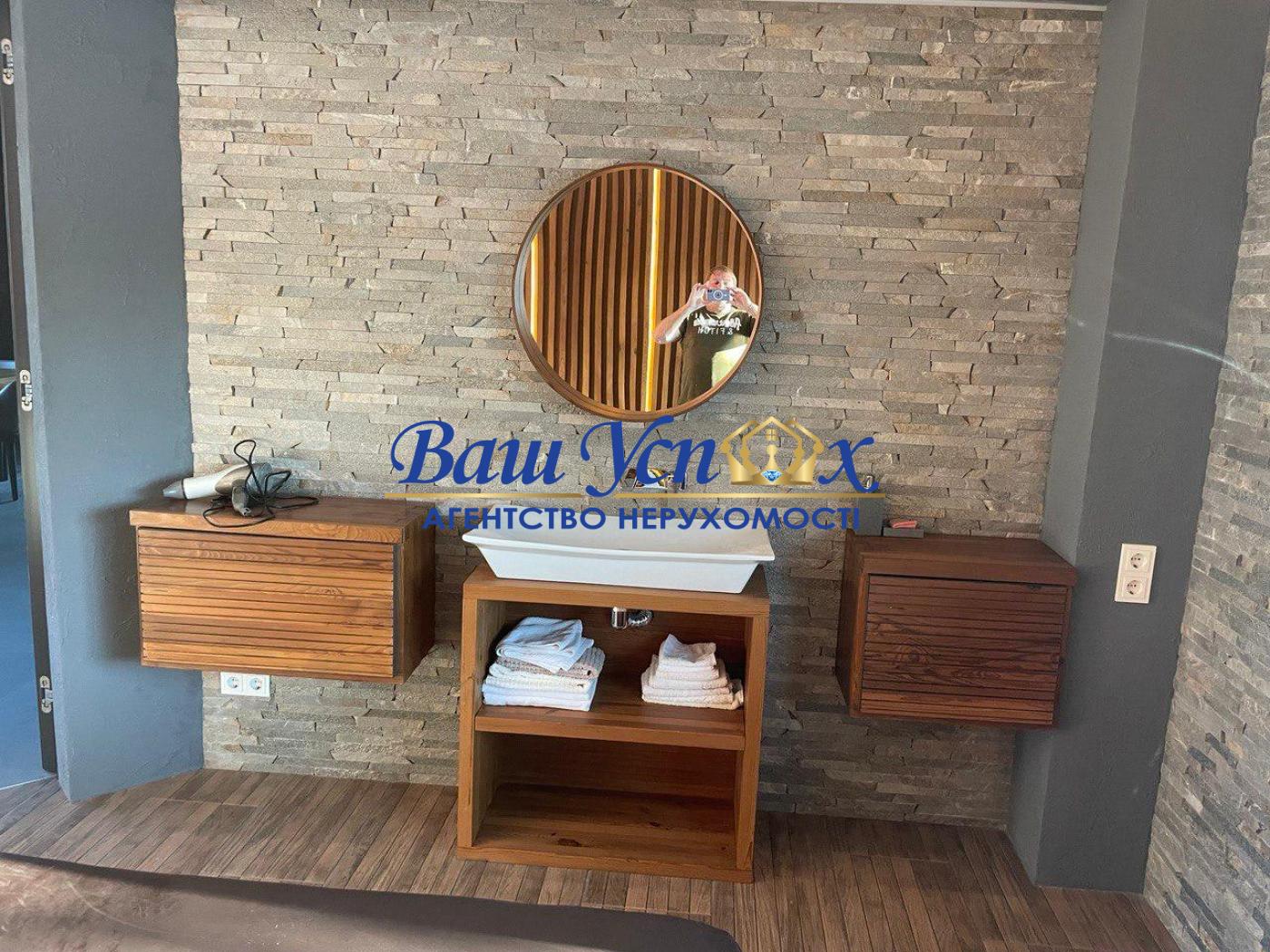 Оренда современного дома с выходом на реку .  КГ Riviera Village