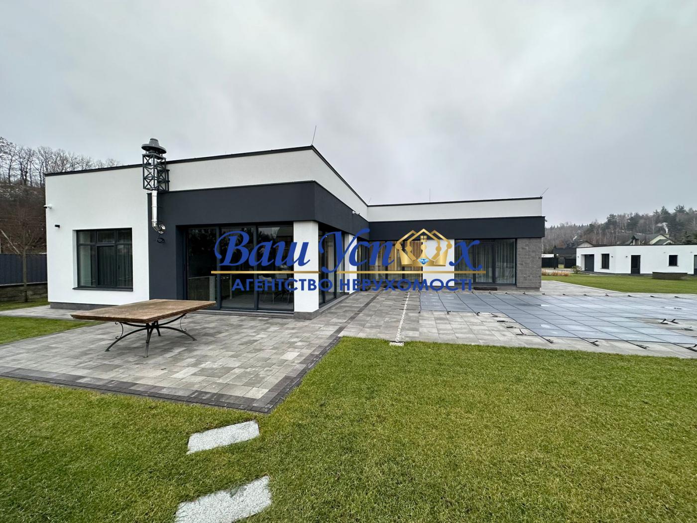 Продаж будинка з ремонтом село Лесники. Новый  дом с бассейном .