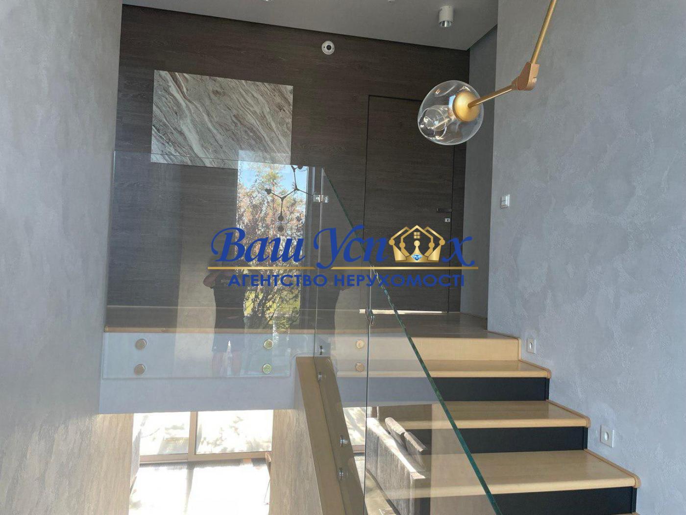 Оренда современного дома с выходом на реку .  КГ Riviera Village