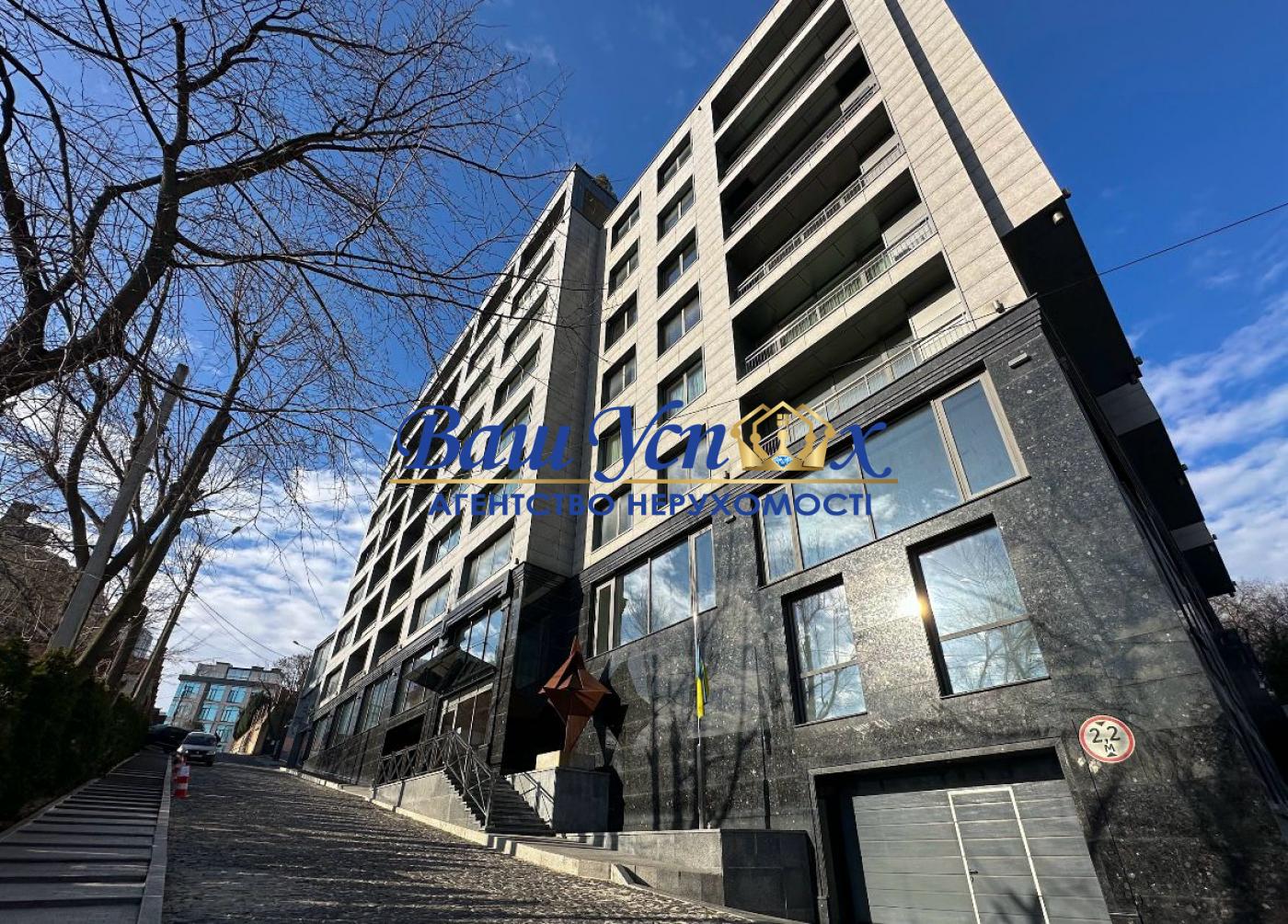 Продажа магазина или офиса в центре Киева . ул Редутная
