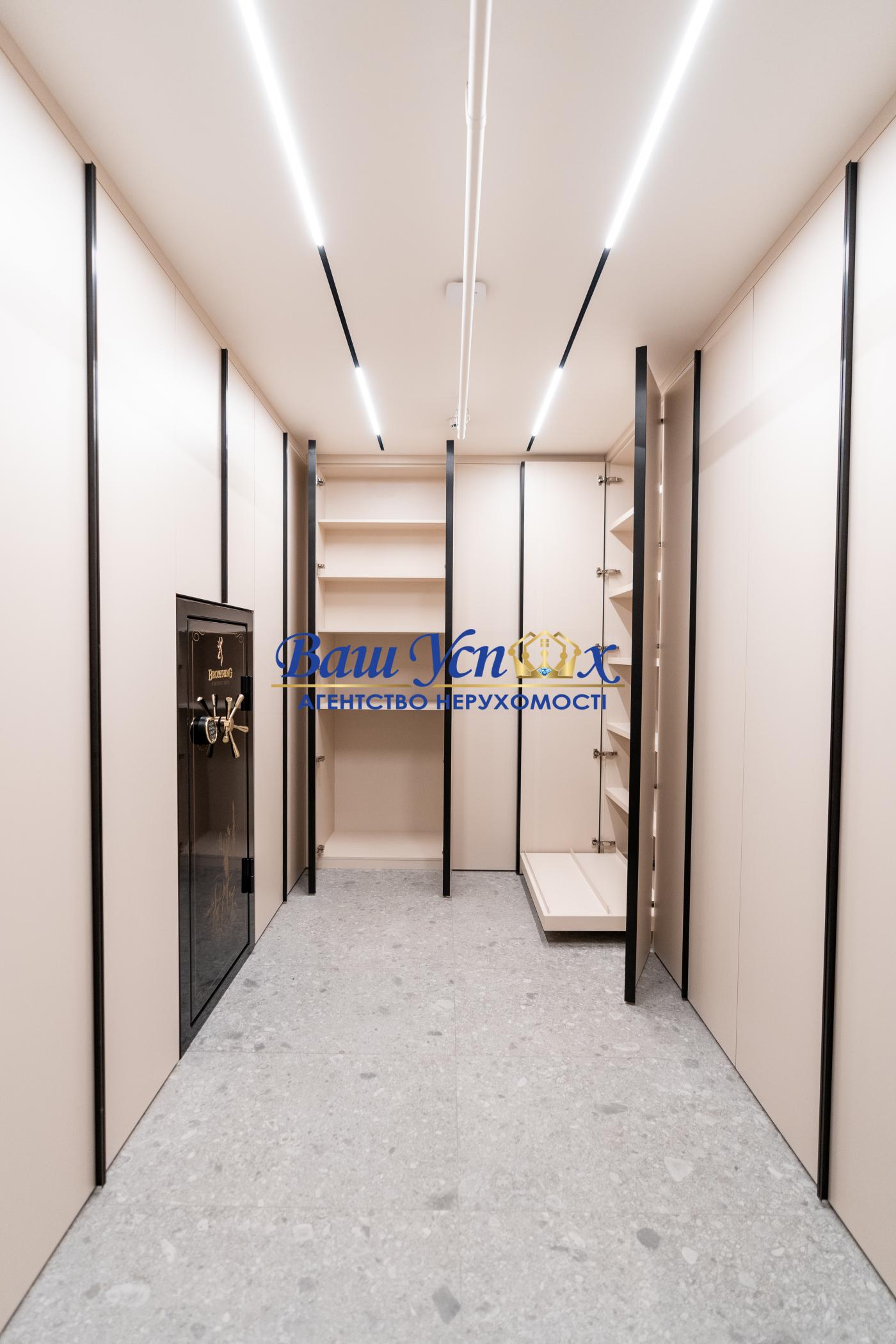 Продаж офicу  Староноводницкая 13 б , метро Печерск . Tsarsky