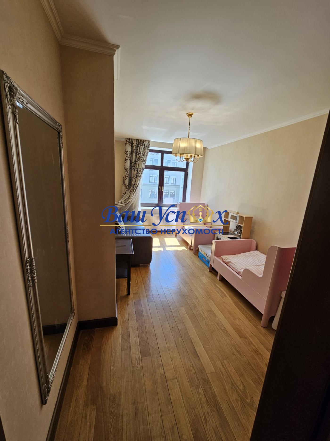 Продажа  4 комнатная  с ремонтом . Подол, ул Щекавицкая 30-39