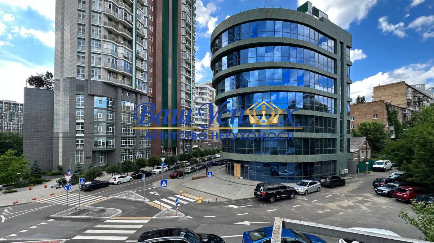 Оренда офіса  вул. Саперное Поле 5 , Центр. Парковка и цоколь.