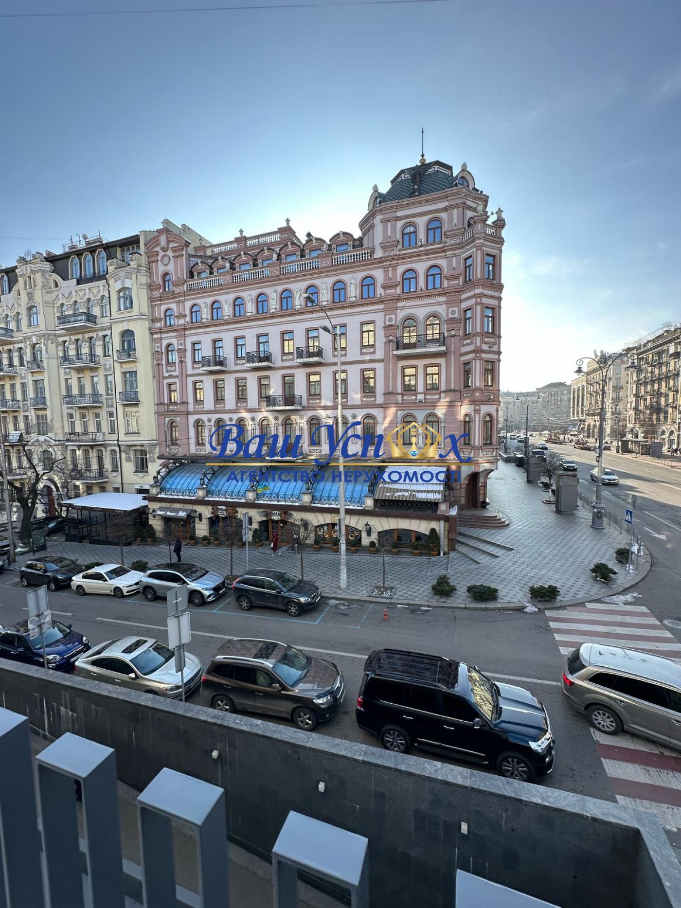 Оренда  Офіса  з терасою  у центрі Киіва,   район БЦ Арена Сити.