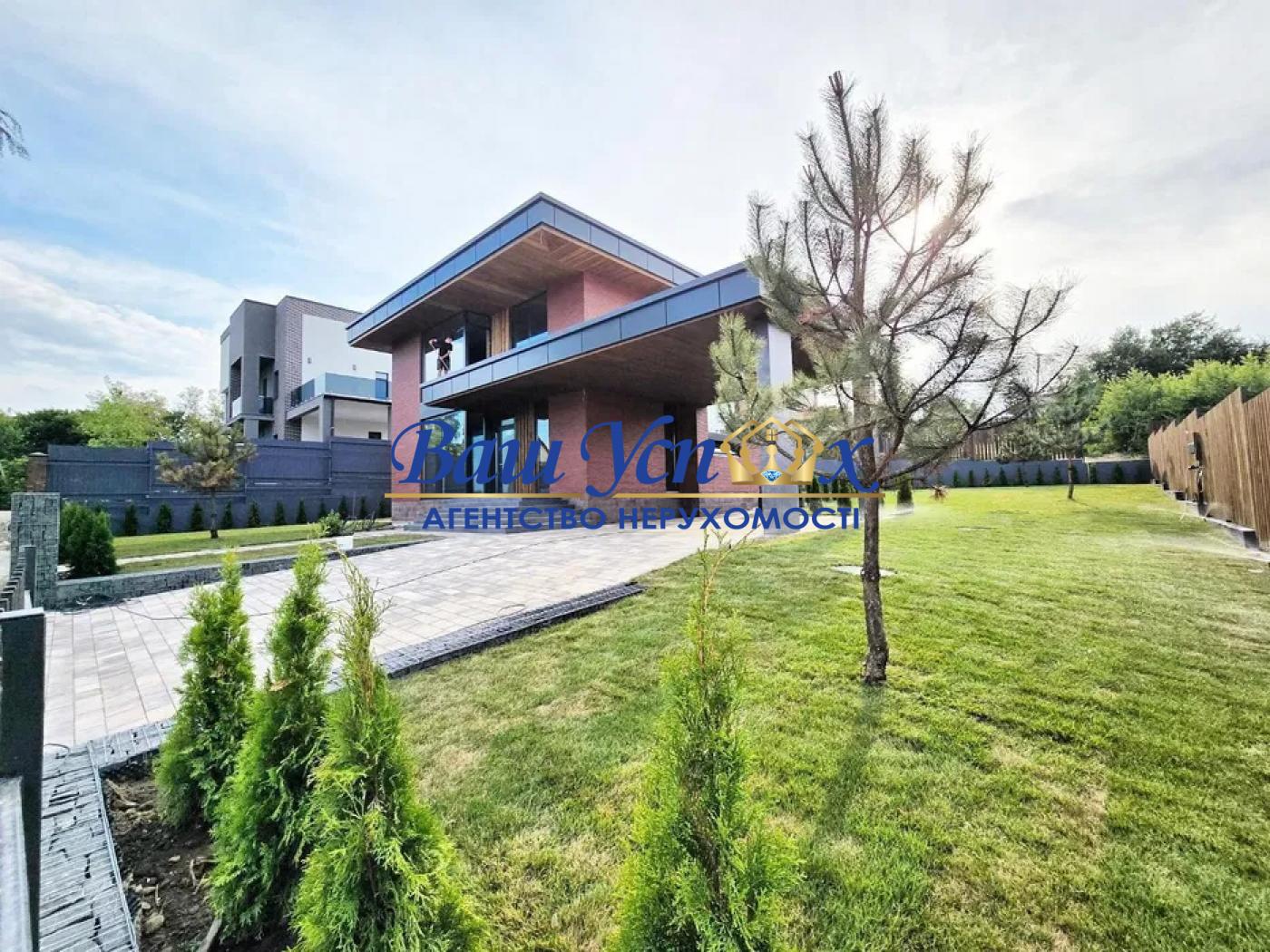 Продаж будинка з ремонтом ,  ул Центральна,  село Лесники.
