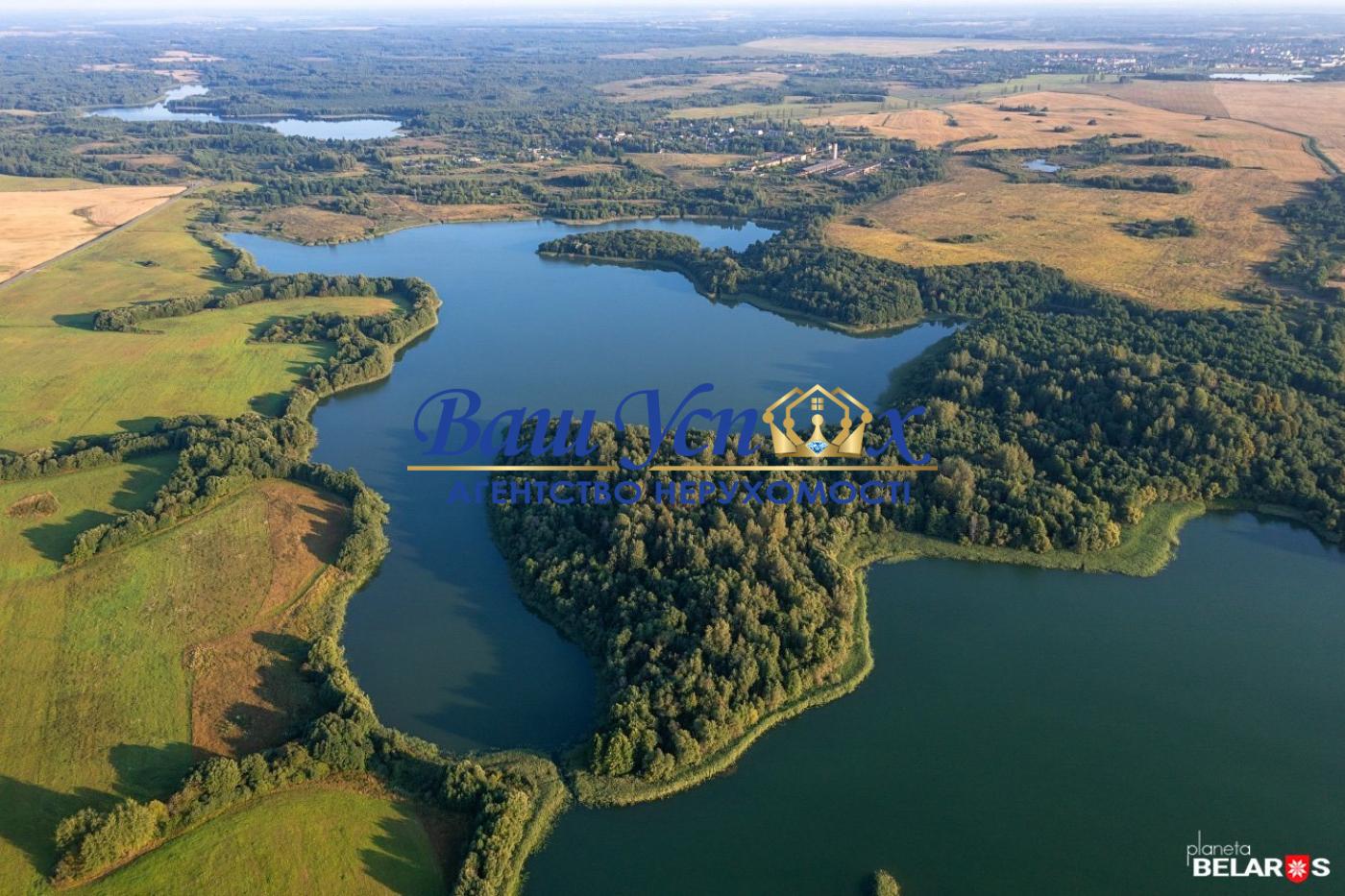 Продаж земля під інд. будівництво в городке в лесу.возле Озера