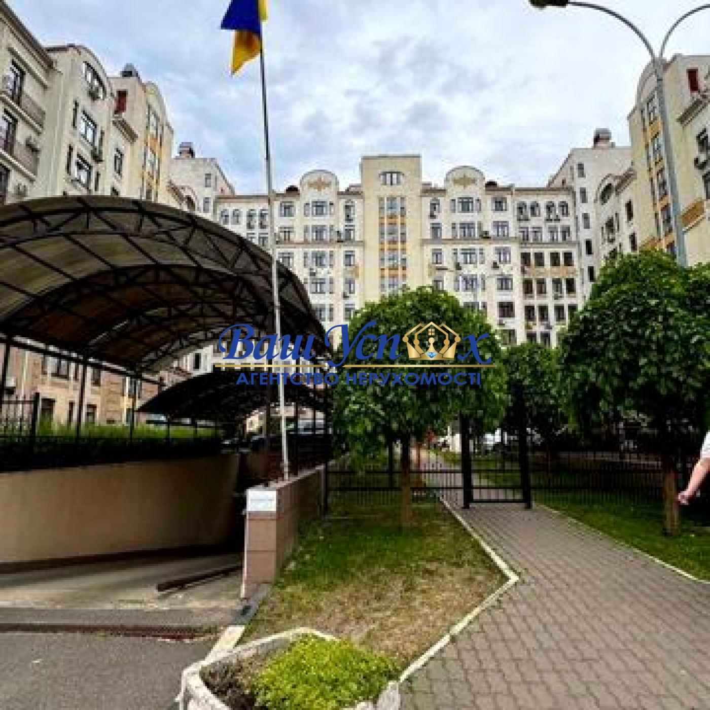 Продажа  4 комнатная  с ремонтом . Подол, ул Щекавицкая 30-39