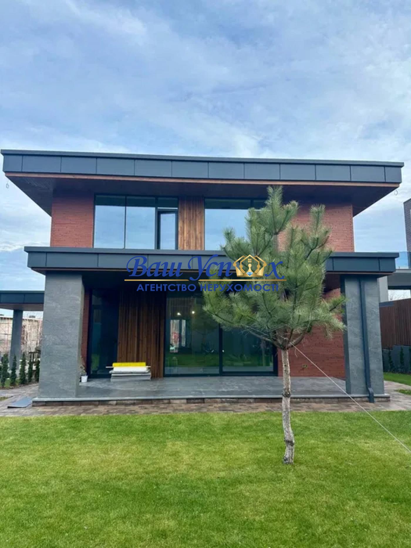 Продаж будинка з ремонтом ,  ул Центральна,  село Лесники.
