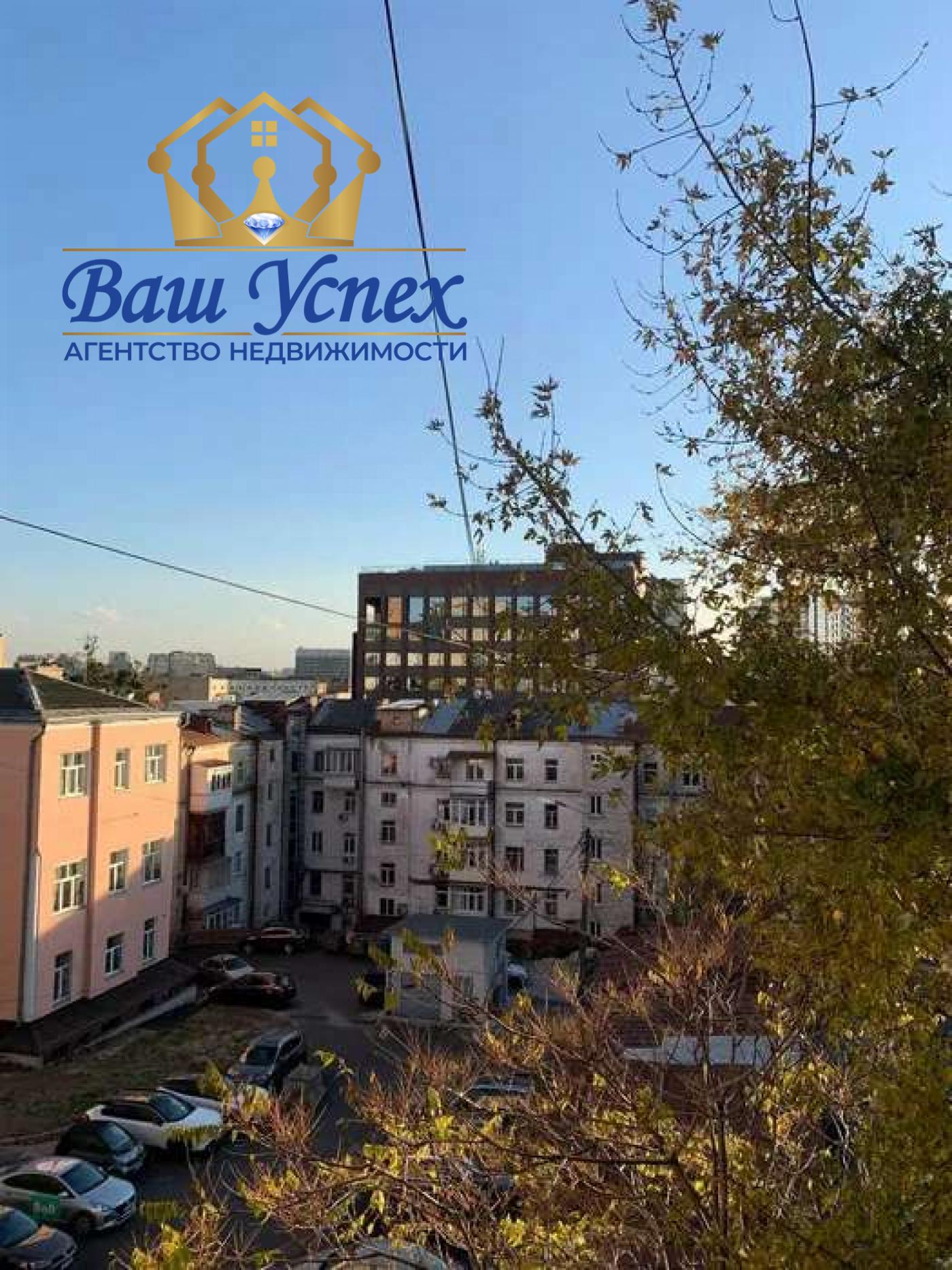 Продаётся 2 ком квартира, в центре Киева. По ул. Владимирская. Метро Площадь Льва Толстого