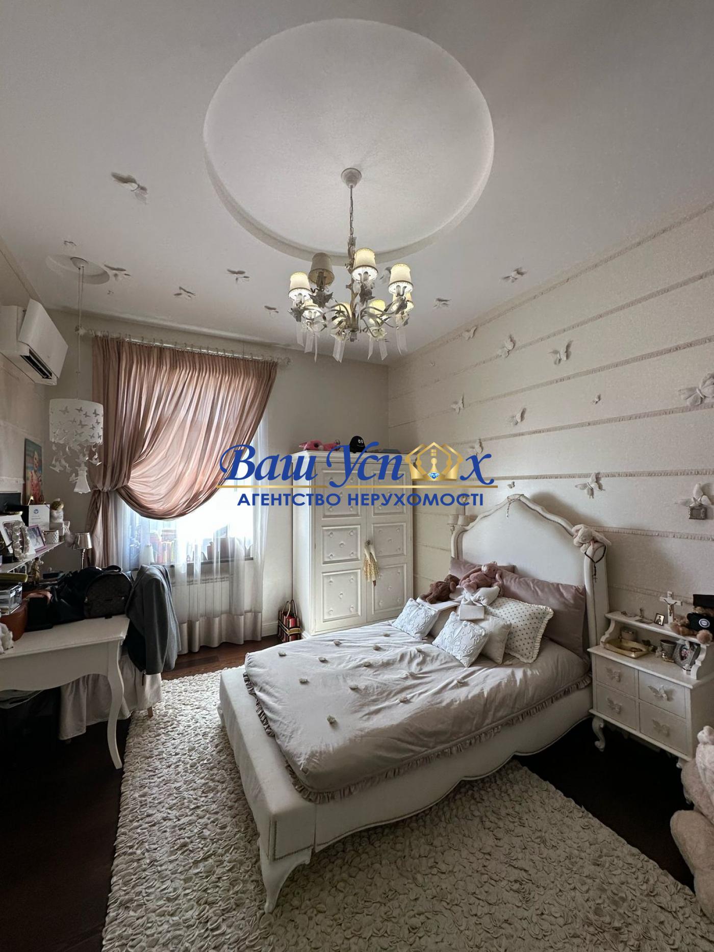 Продаж 5 кім з ремонтом у центрі Києва,  метро Льва Толстого.