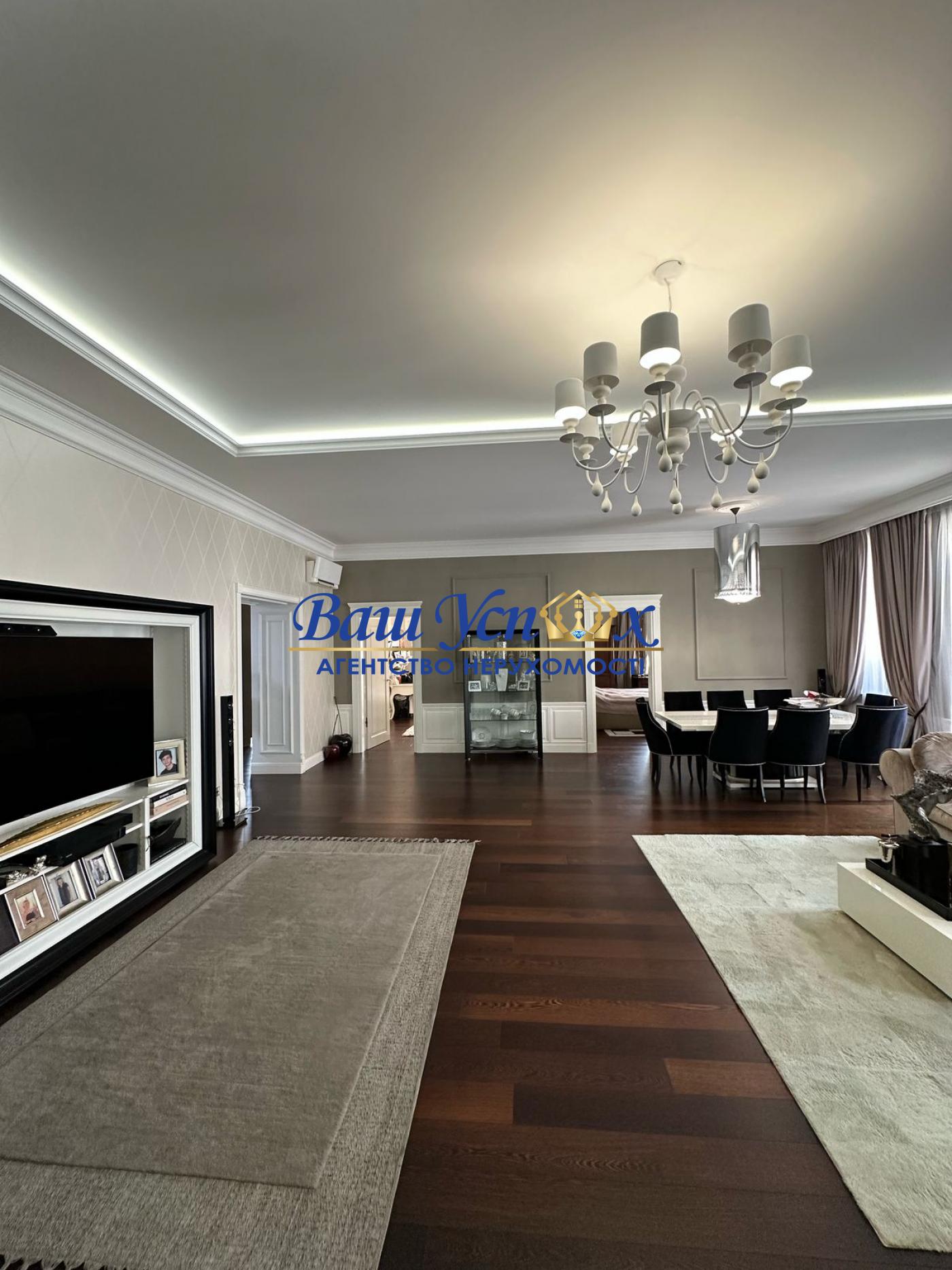 Продаж 5 кім з ремонтом у центрі Києва,  метро Льва Толстого.