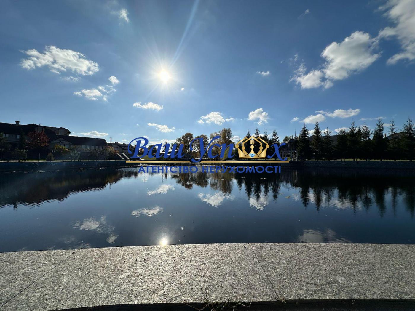 Продаж ділянки з виходом на річку Дніпро.  У місті на Дамбі.