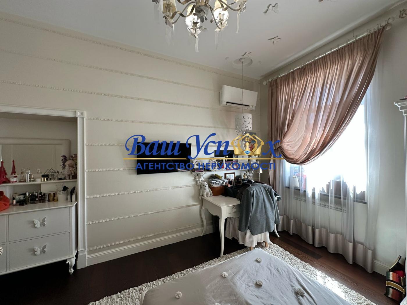 Продаж 5 кім з ремонтом у центрі Києва,  метро Льва Толстого.