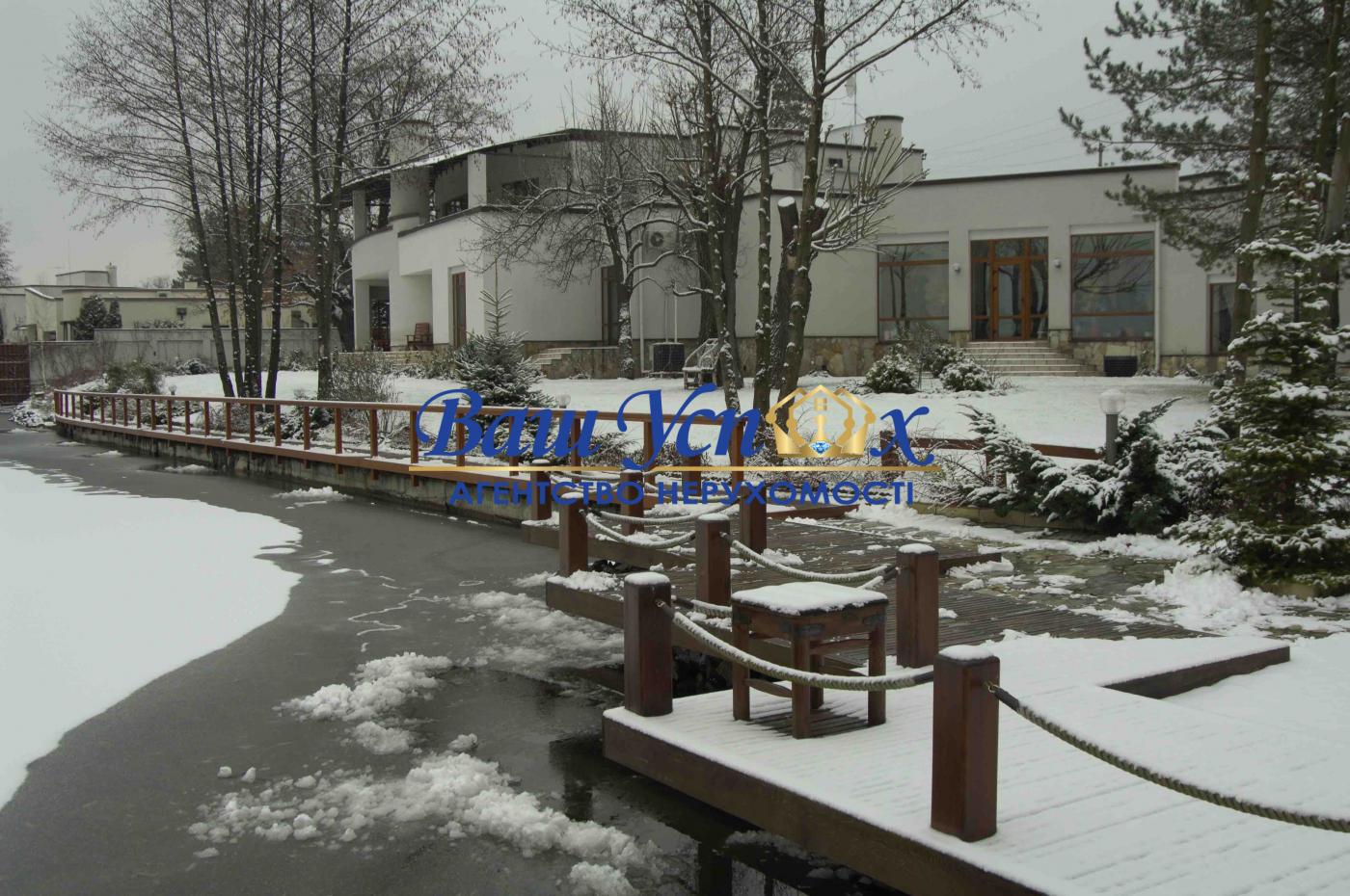 Продажа дома с выходом на озеро село Козин, район Конча-Заспа