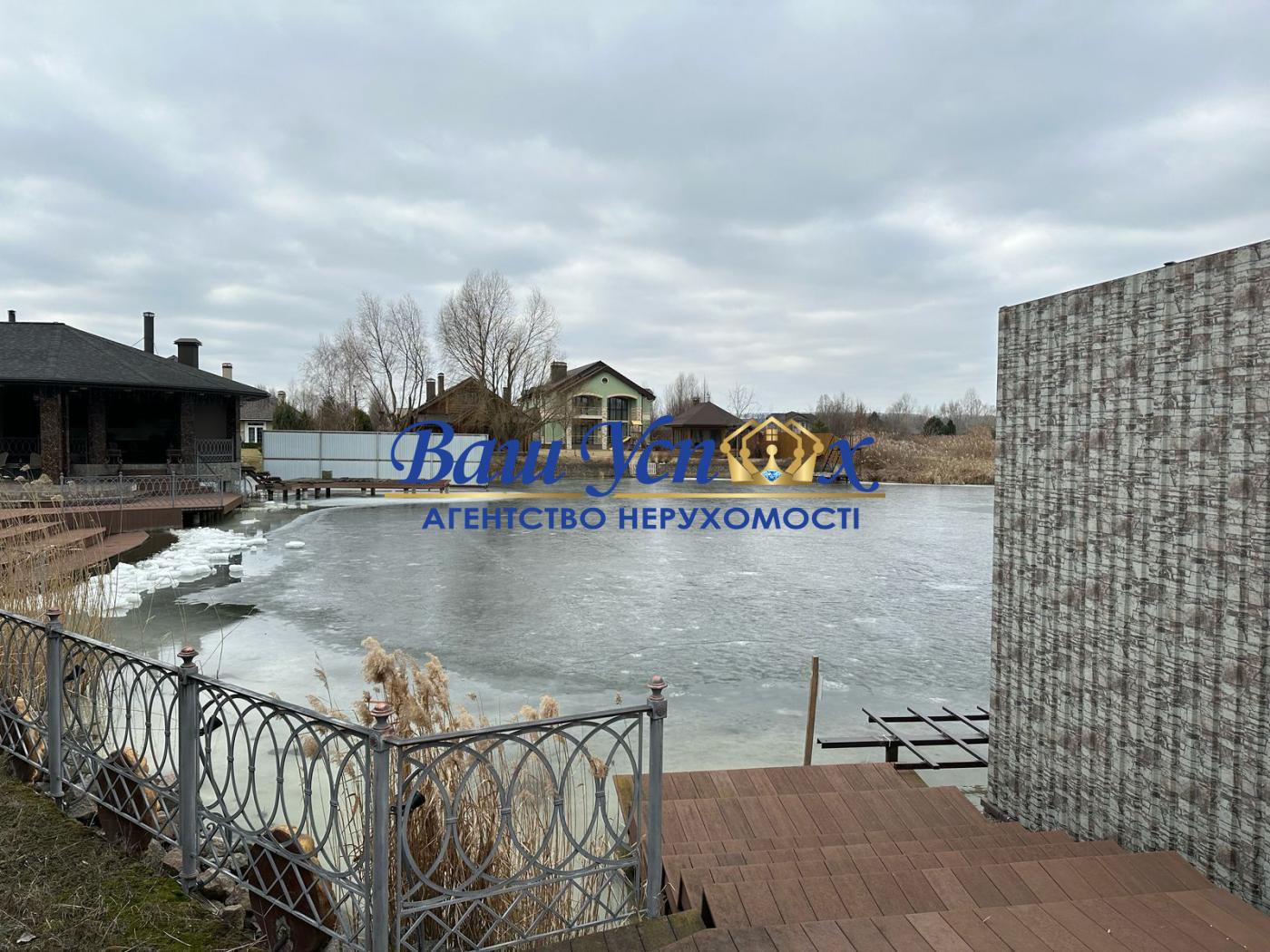 Аренда дома в городке   с выходом на озеро. село Безрадичи