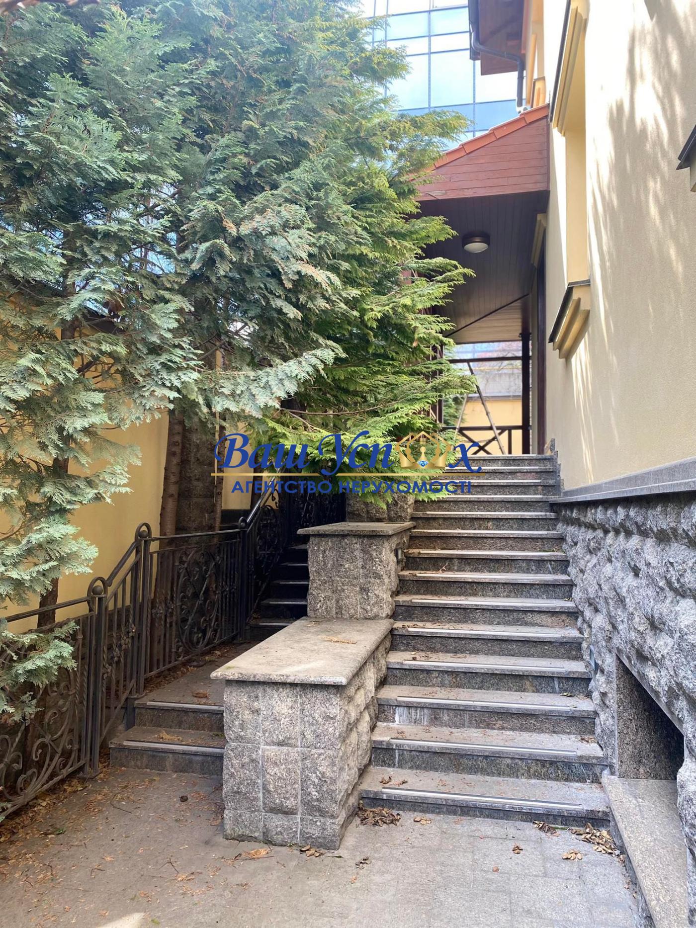 Аренда дома в центре Киева. Бот Сад. ул Добролюбова. Печерск