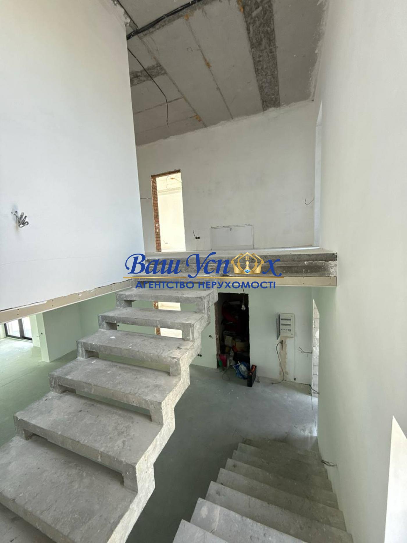 Продаж будинку с басейном Крюківщина, в городке. ТЦ 7 Небо .