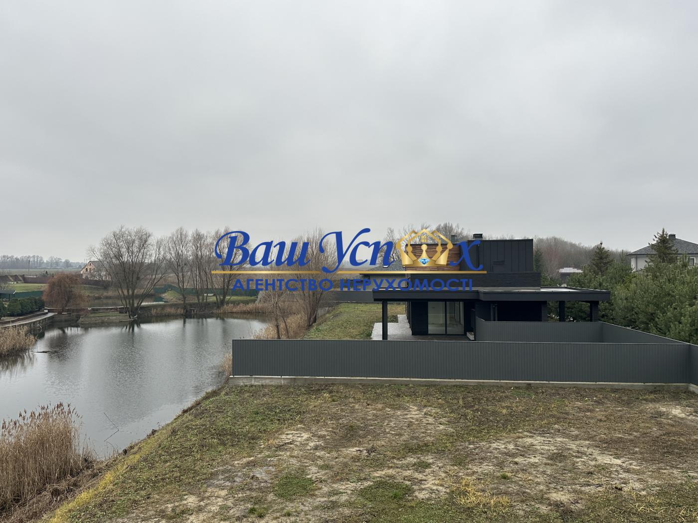 Продаж будинку з виходом на озеро у місті. село Крушинка.