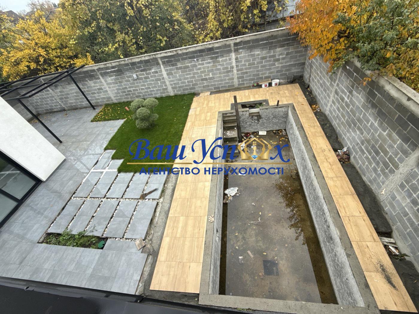 Продаж будинку с басейном Крюківщина, в городке. ТЦ 7 Небо .