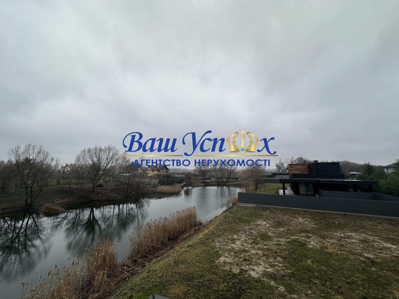 Продаж будинку з виходом на озеро у місті. село Крушинка.