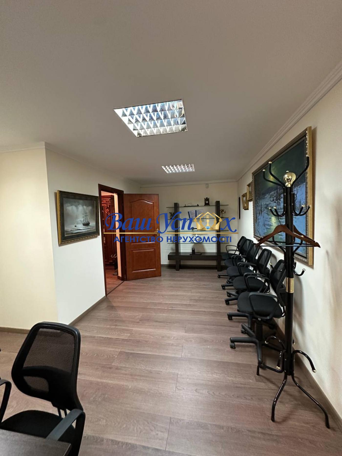 Продажа  офиса с ремонтом  в центре Киева. Цирк район.