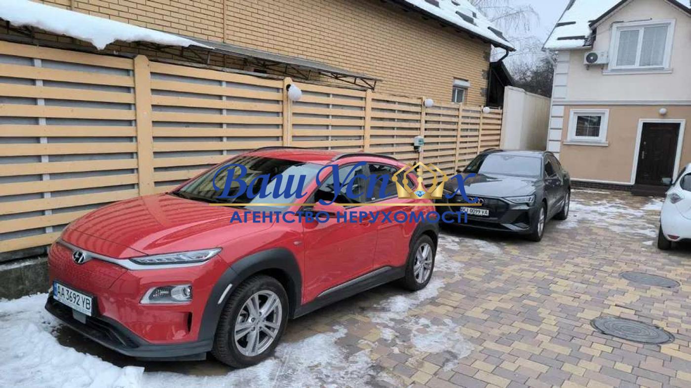 Продажа таунхауса с ремонтом  Берковці. Поруч ТЦ Лавіна