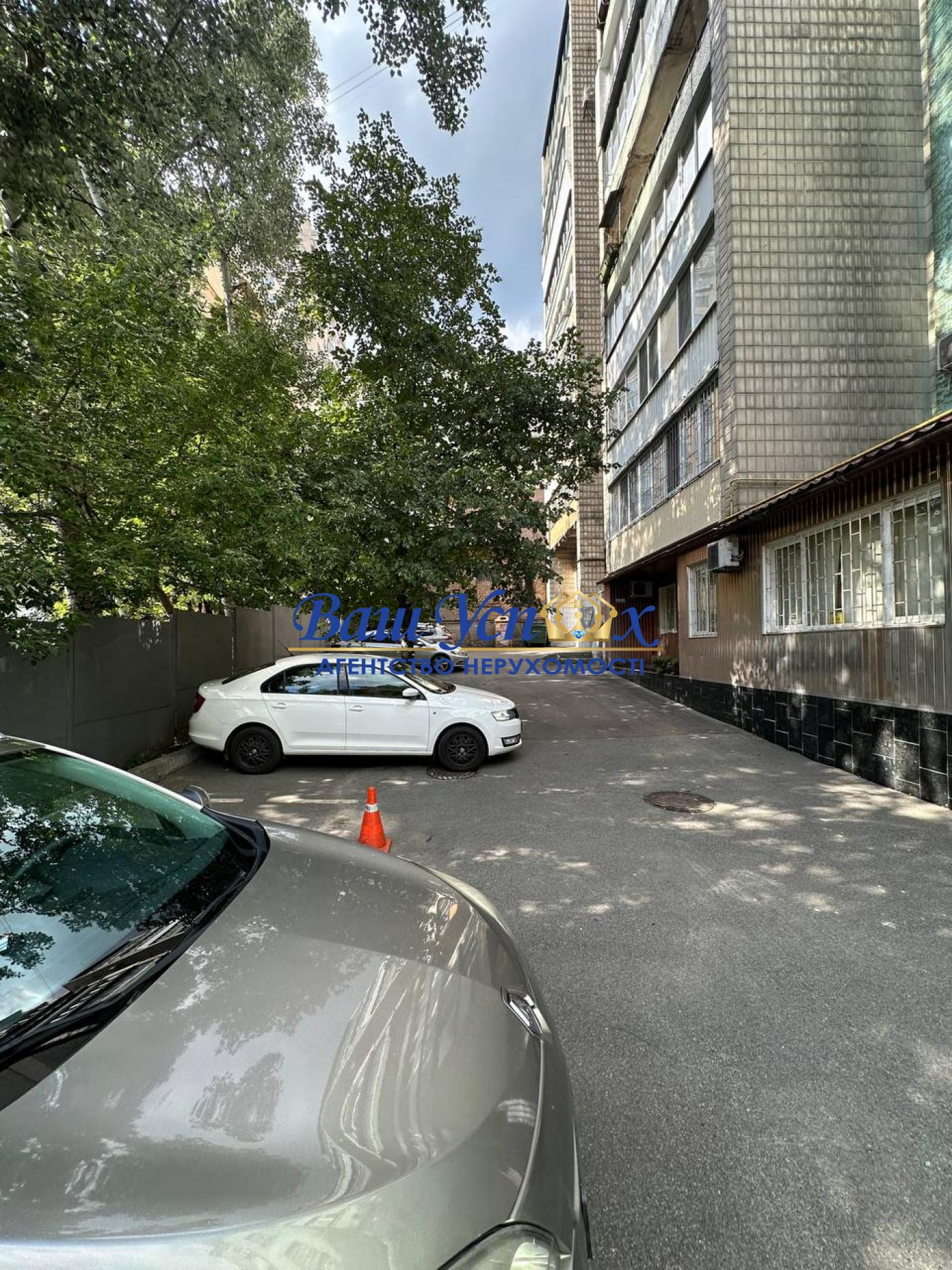 Продажа  офиса с ремонтом  в центре Киева. Цирк район.