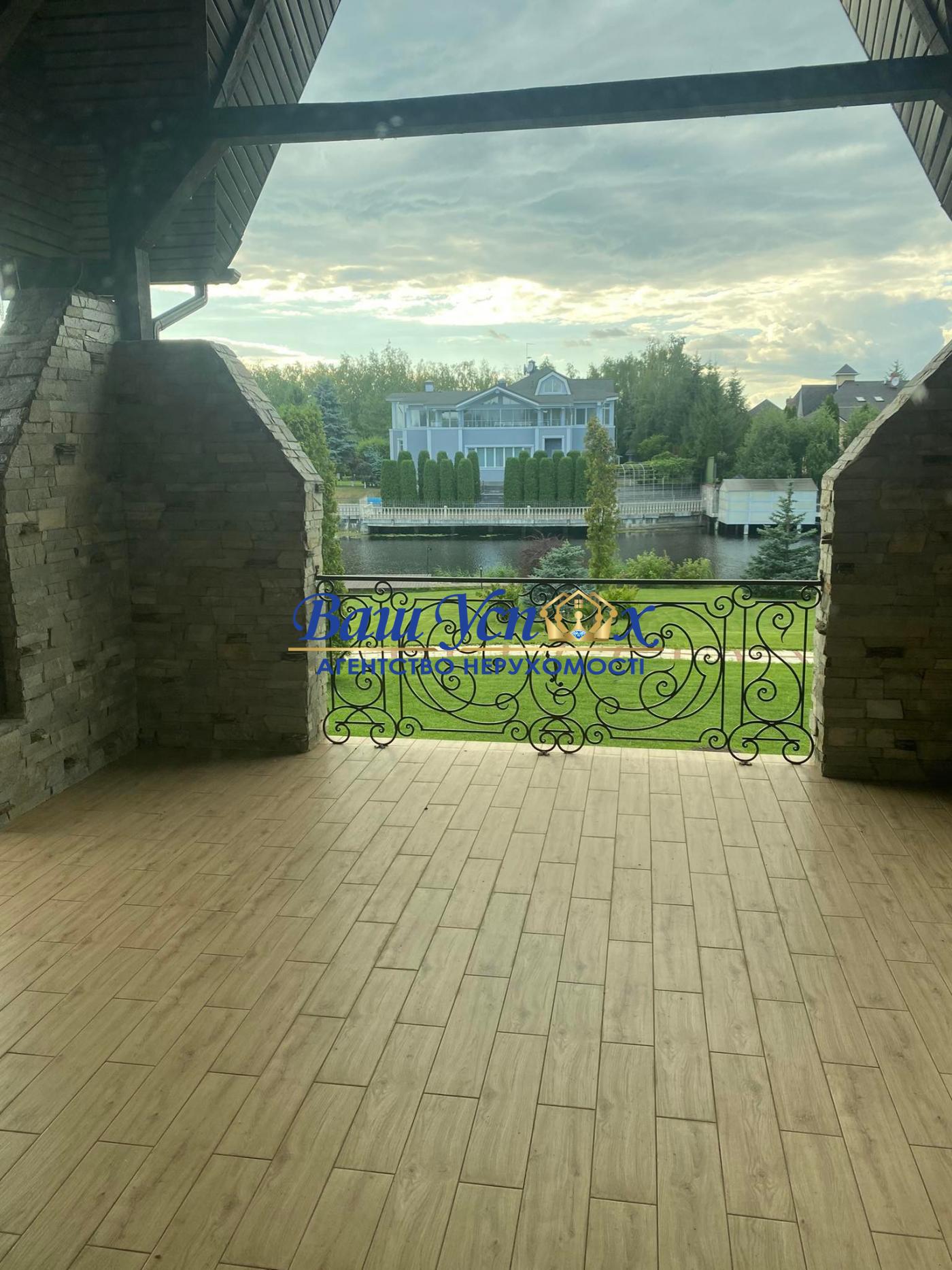 Аренда дома в городке  с выходом на реку. район Конча-Заспа.