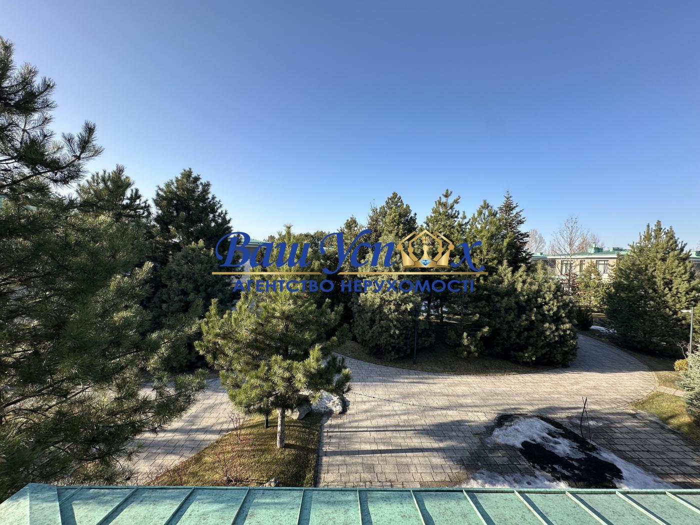 Продажа виллы в городке . село Конча-Заспа. Выход на реку.